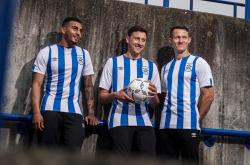 开云官网-哈德斯菲尔德主场不敌，半场领先终场落败