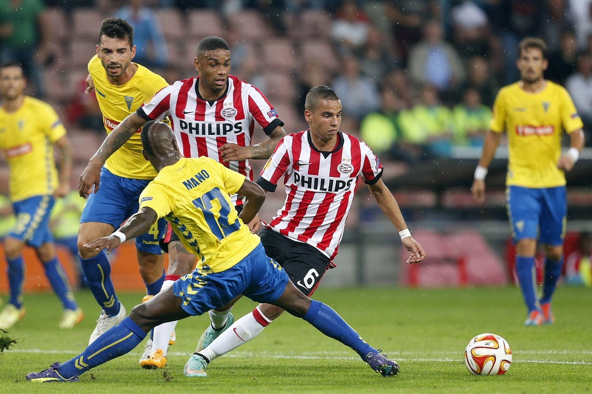 包含斯特拉斯堡备战圣埃蒂安，力争客场不败的词条