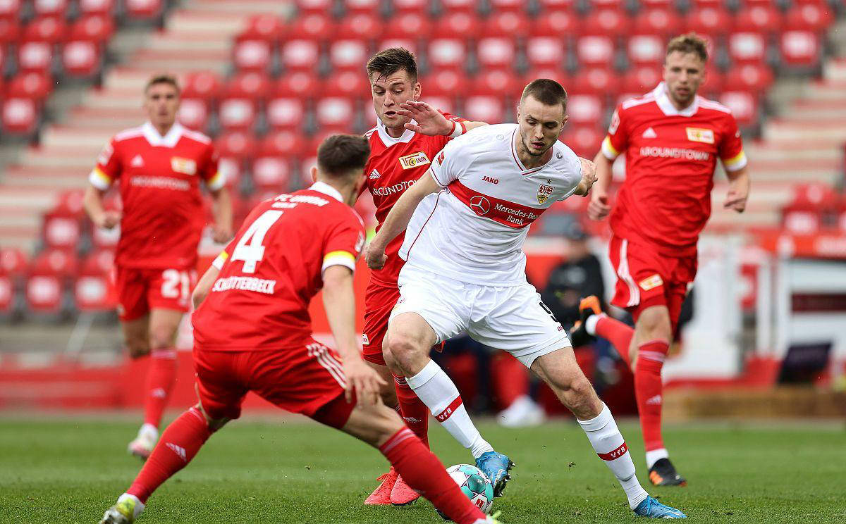 沃尔夫斯堡客场逆转拿下关键三分的简单介绍