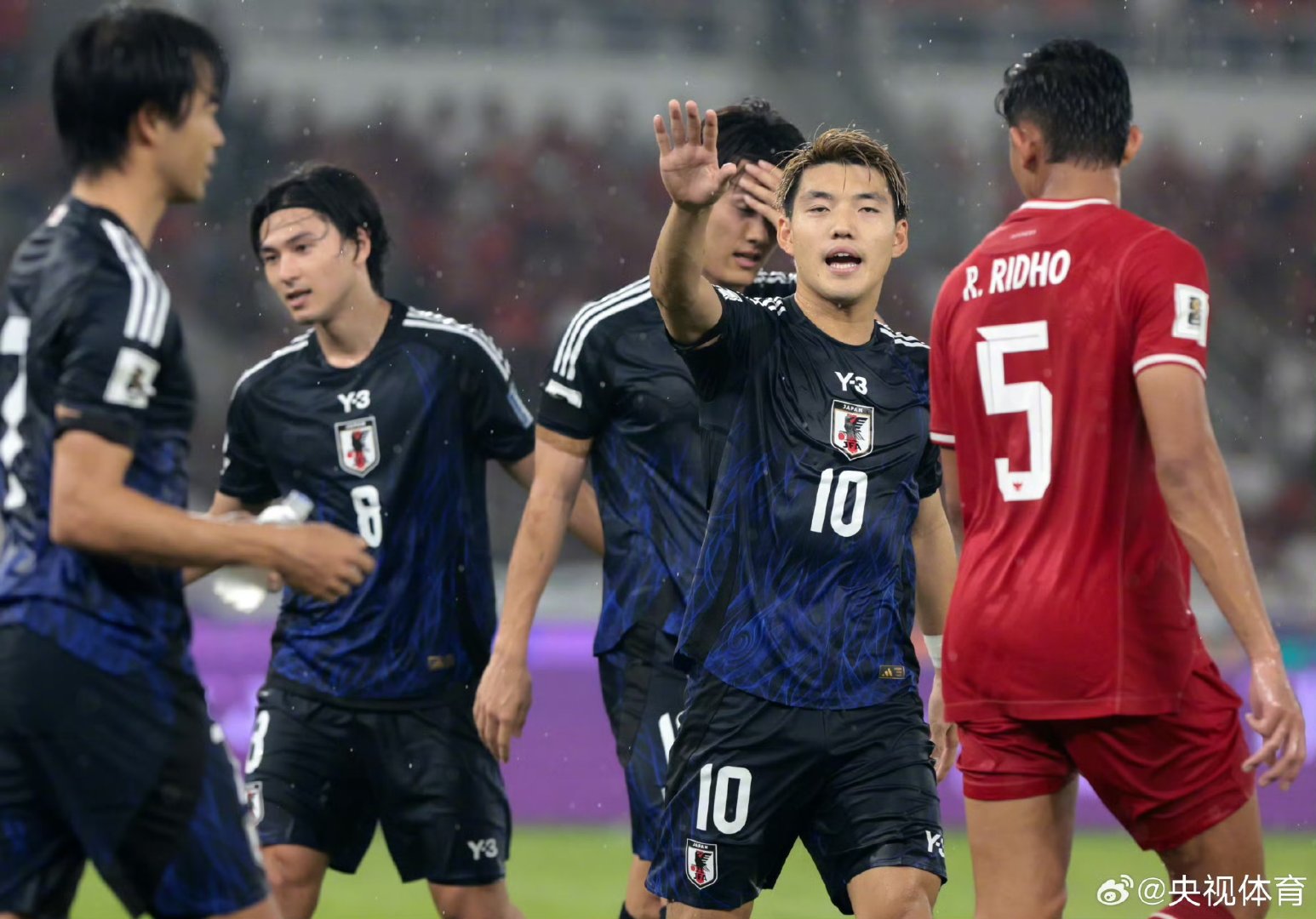 日本队在场上展现出色团队合作