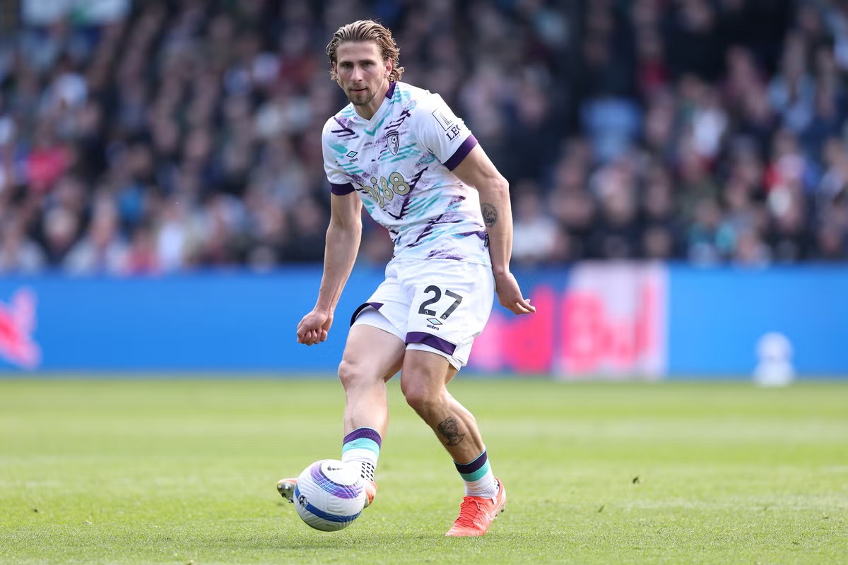 伯恩茅斯主帅赞扬球队表现,力求保级成功 伯恩茅斯主帅赞扬球队表现,力求保级成功