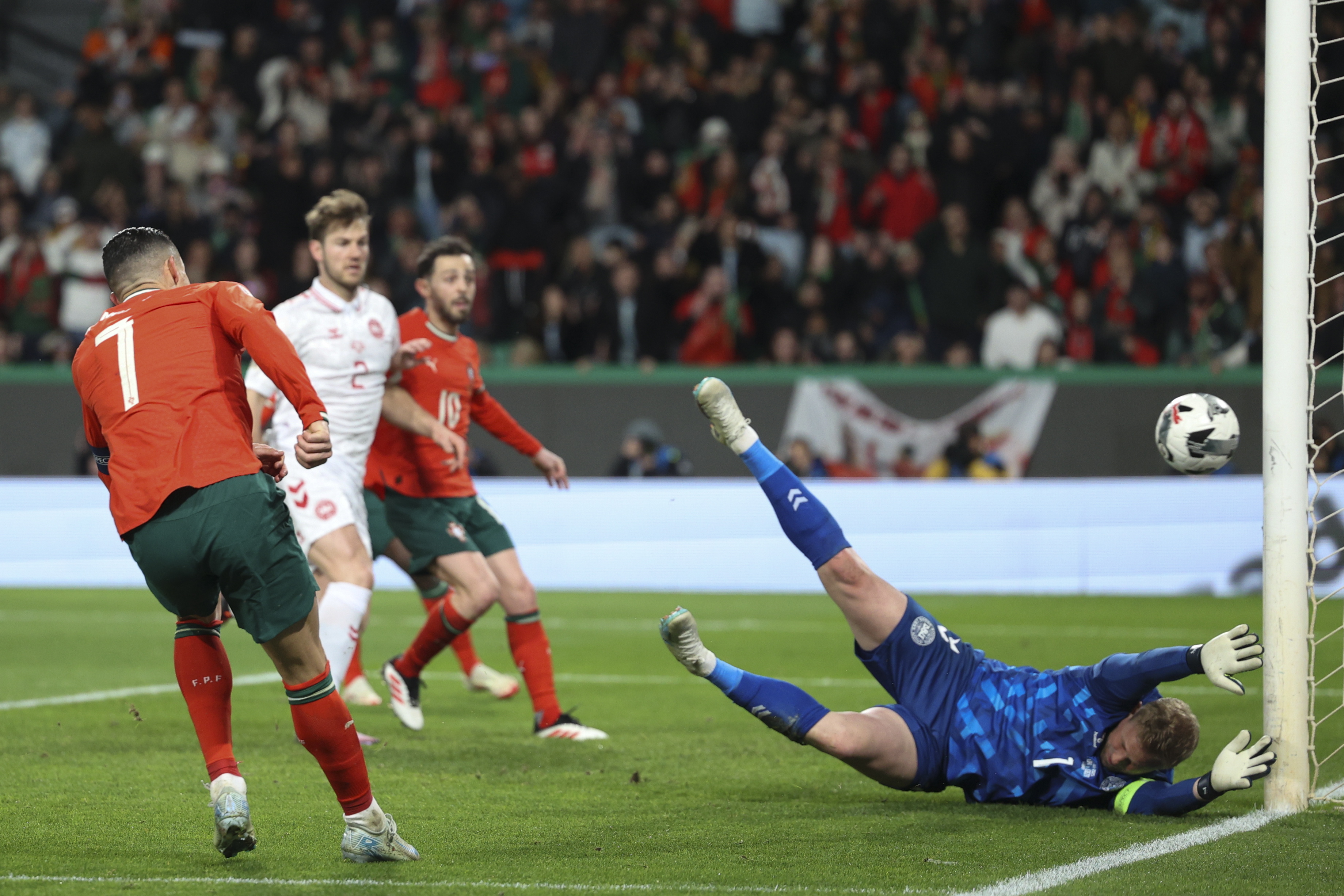 欧国联比赛小组赛成绩揭晓,出线队伍浮出水面 欧国联比赛小组赛成绩揭晓,出线队伍浮出水面