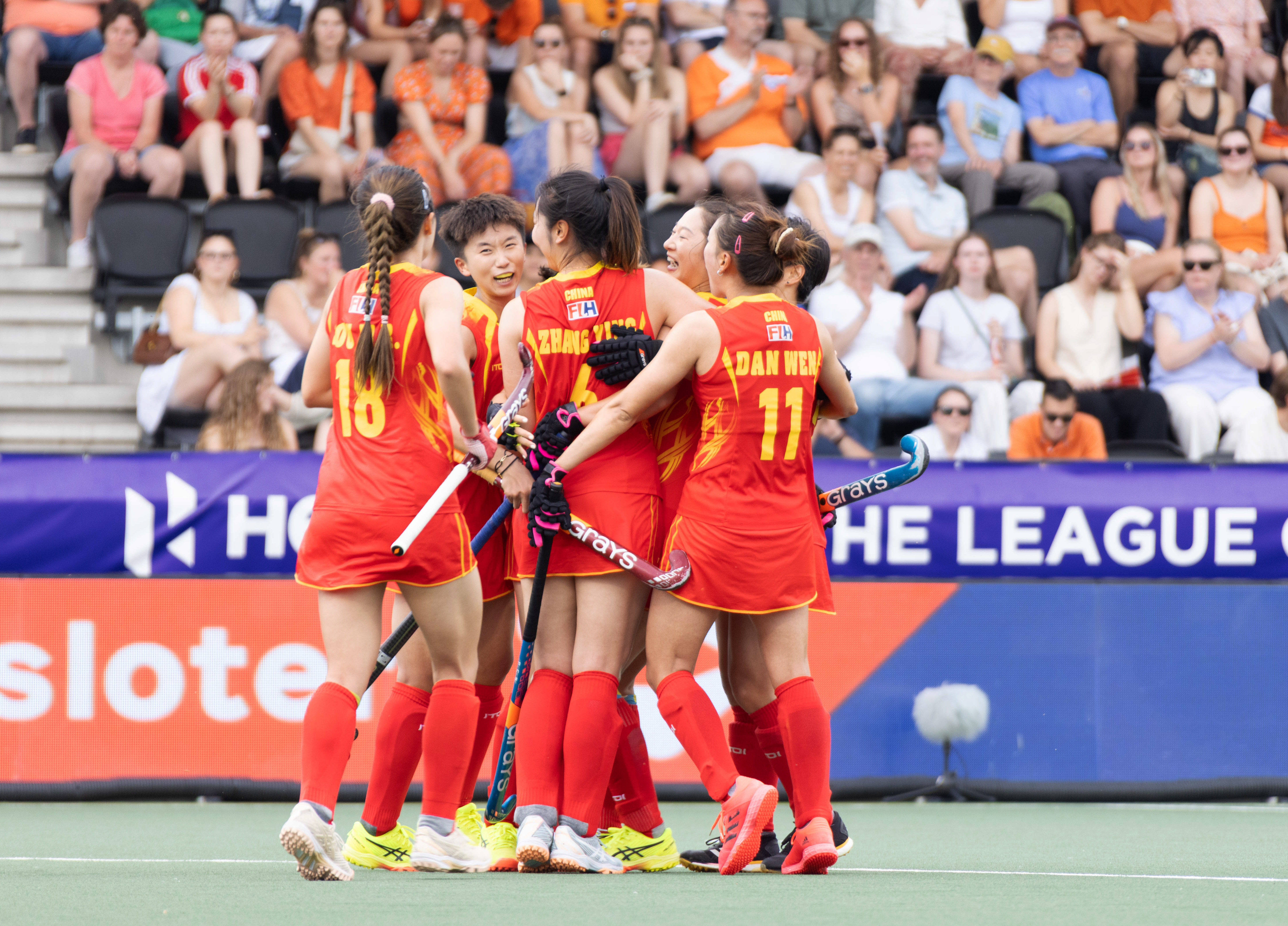 荷兰女子足球锦标赛凭借团队实力夺冠 荷兰女子足球锦标赛凭借团队实力夺冠