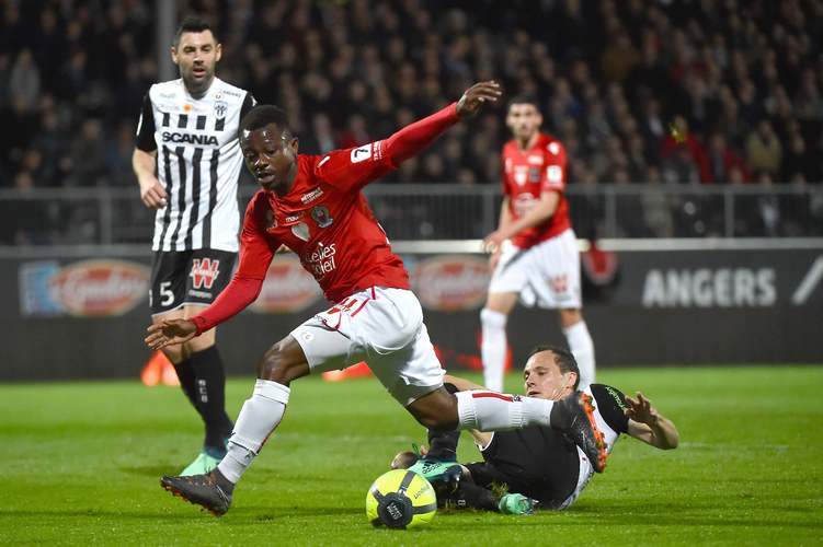 昂热主场豪取胜利,助势稳固积分榜 昂热主场豪取胜利,助势稳固积分榜