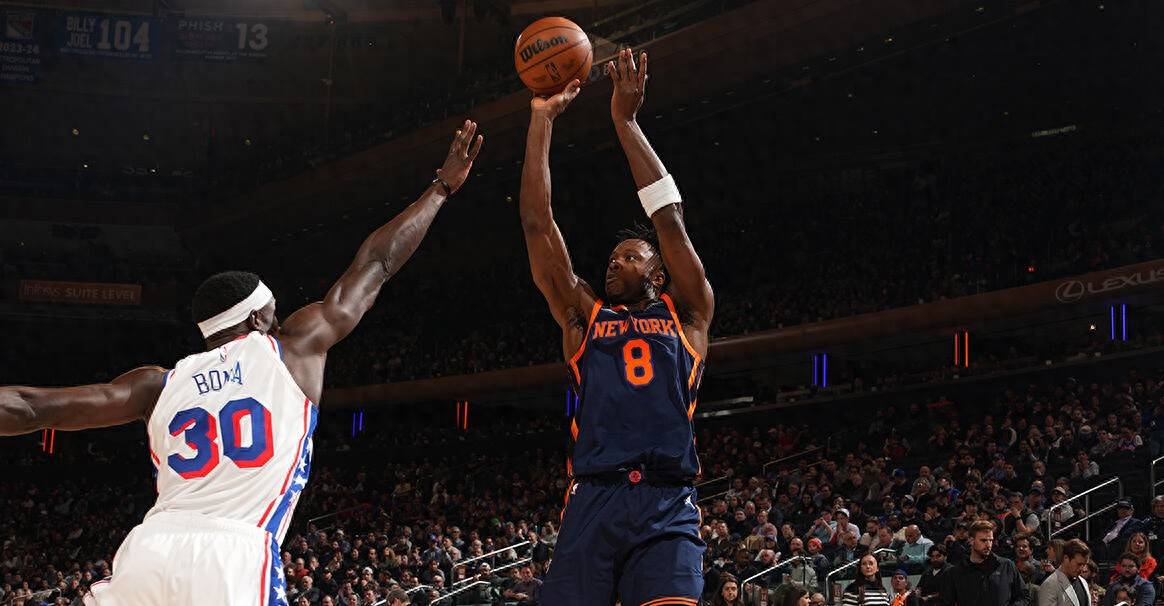 包含纽约尼克斯遭惨败，新秀罗宾逊孤掌难支的词条