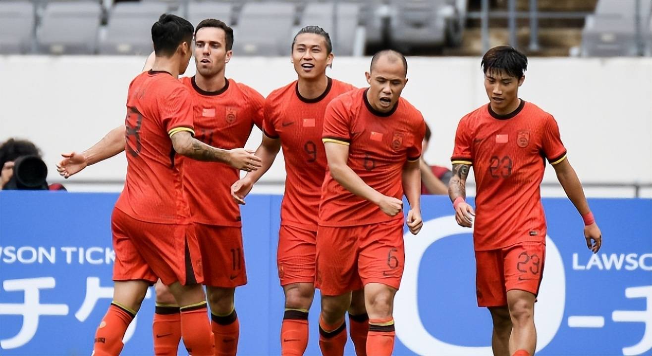 前锋送出关键助攻，帮助球队逆转比分的简单介绍