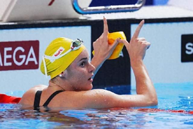 包含澳大利亚游泳名将刷新世界纪录，再次登顶的词条