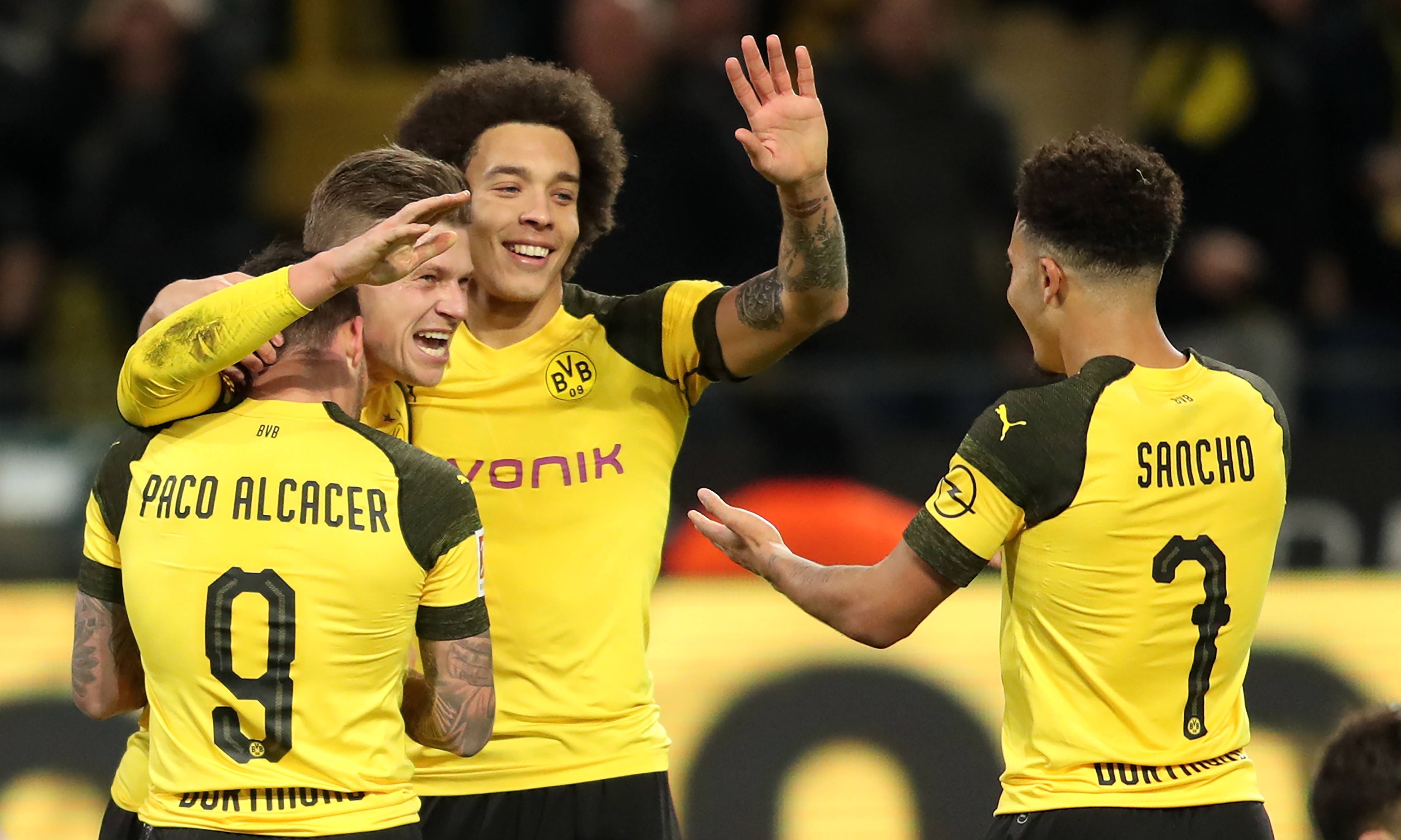 多特蒙德队员闪耀赛场,赢得掌声 多特蒙德队员闪耀赛场,赢得掌声