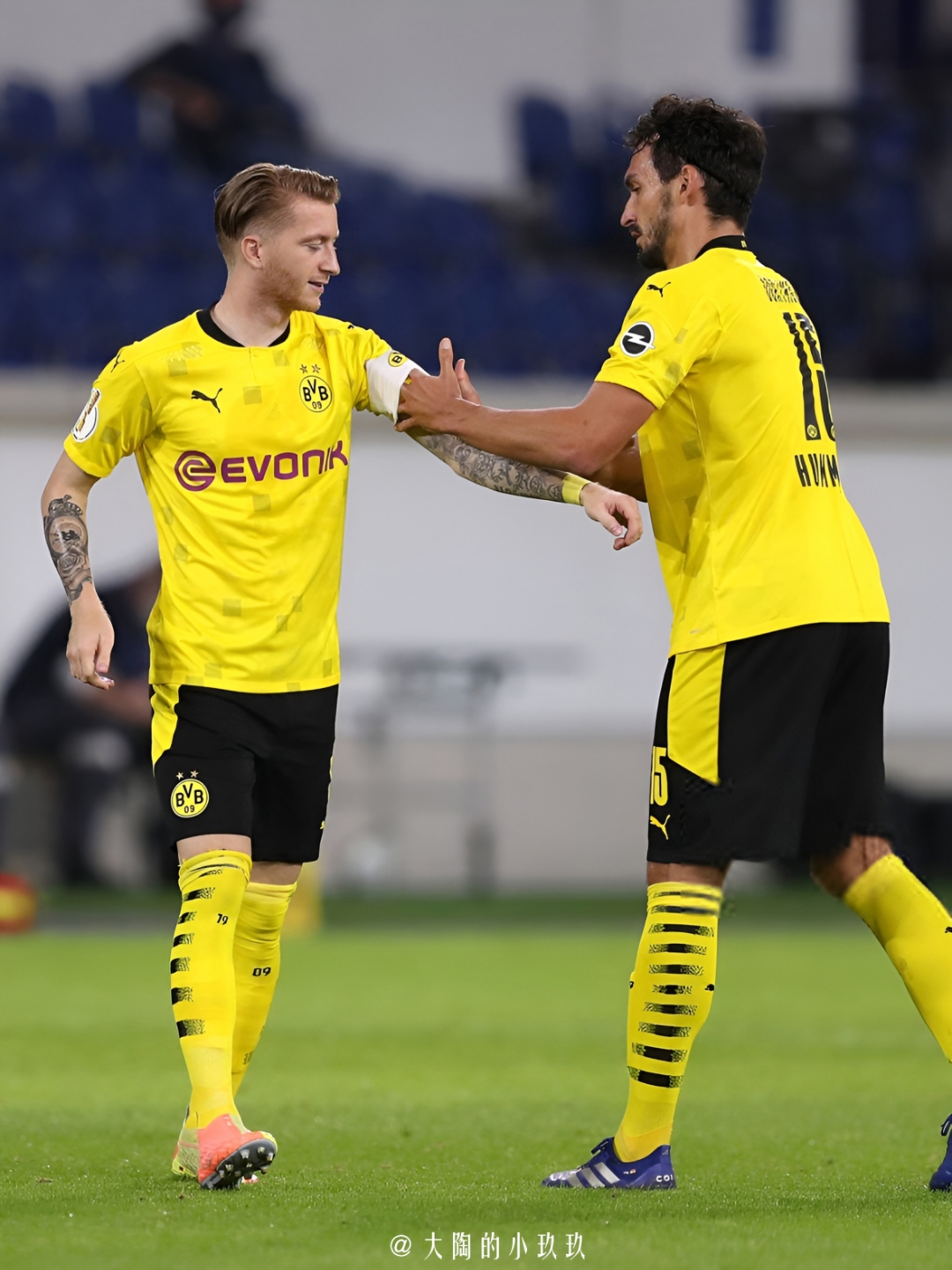 多特蒙德队员闪耀赛场,赢得掌声 多特蒙德队员闪耀赛场,赢得掌声