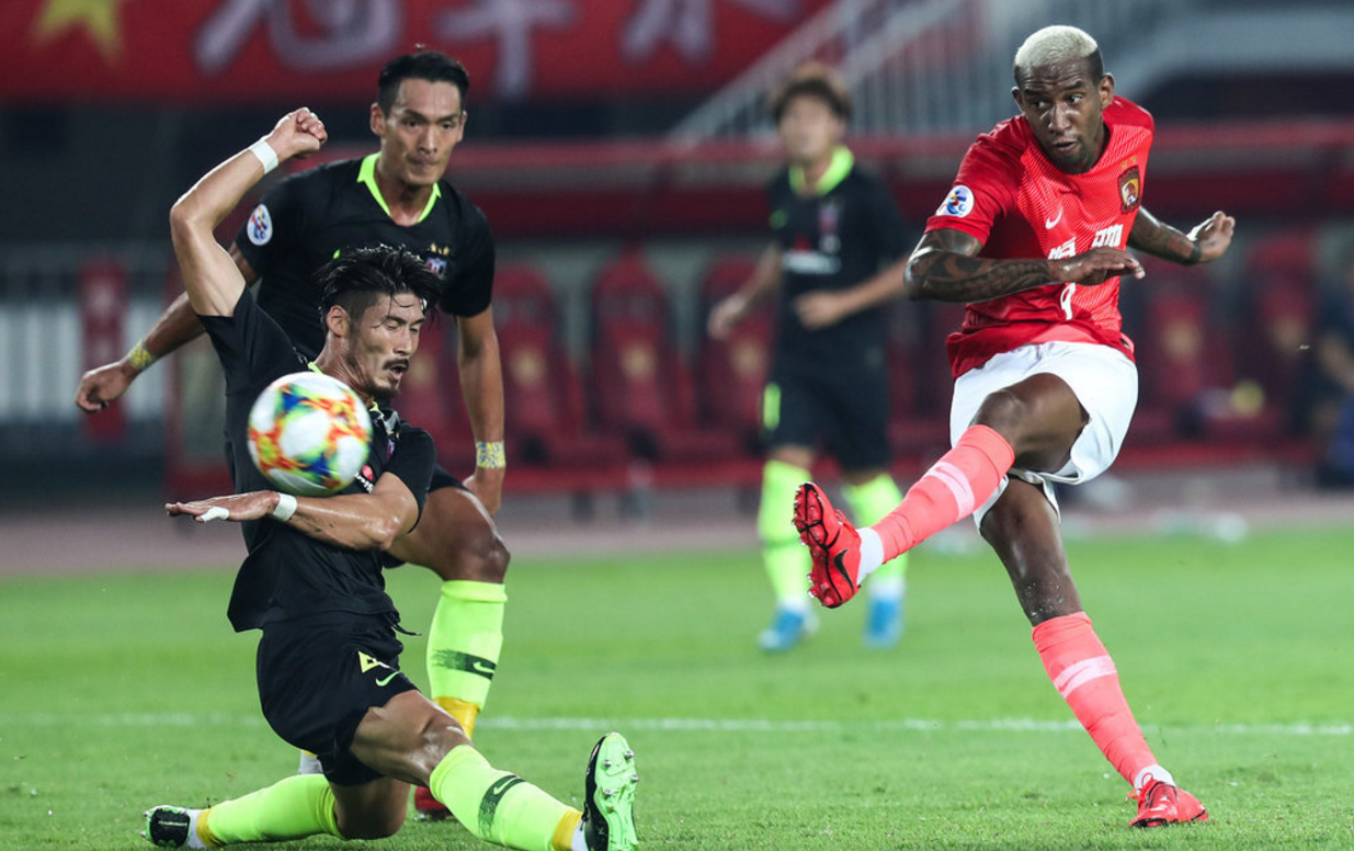 包含广州恒大客场憾负浦和红钻，亚冠小组赛遭遇两连败的词条