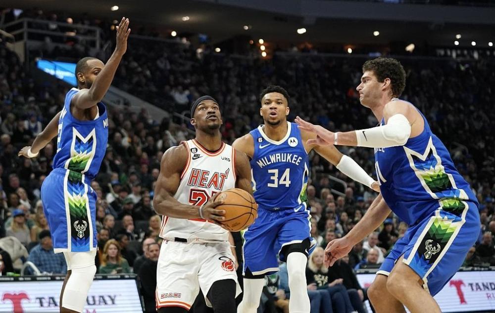 雄鹿大胜热火,豪取三连胜 雄鹿大胜热火,豪取三连胜