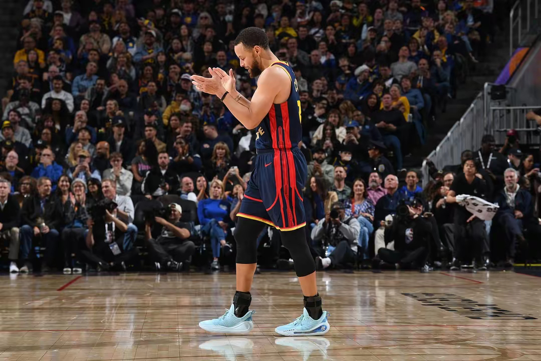 勇士胜灰熊,库里砍下30+数据 勇士胜灰熊,库里砍下30+数据