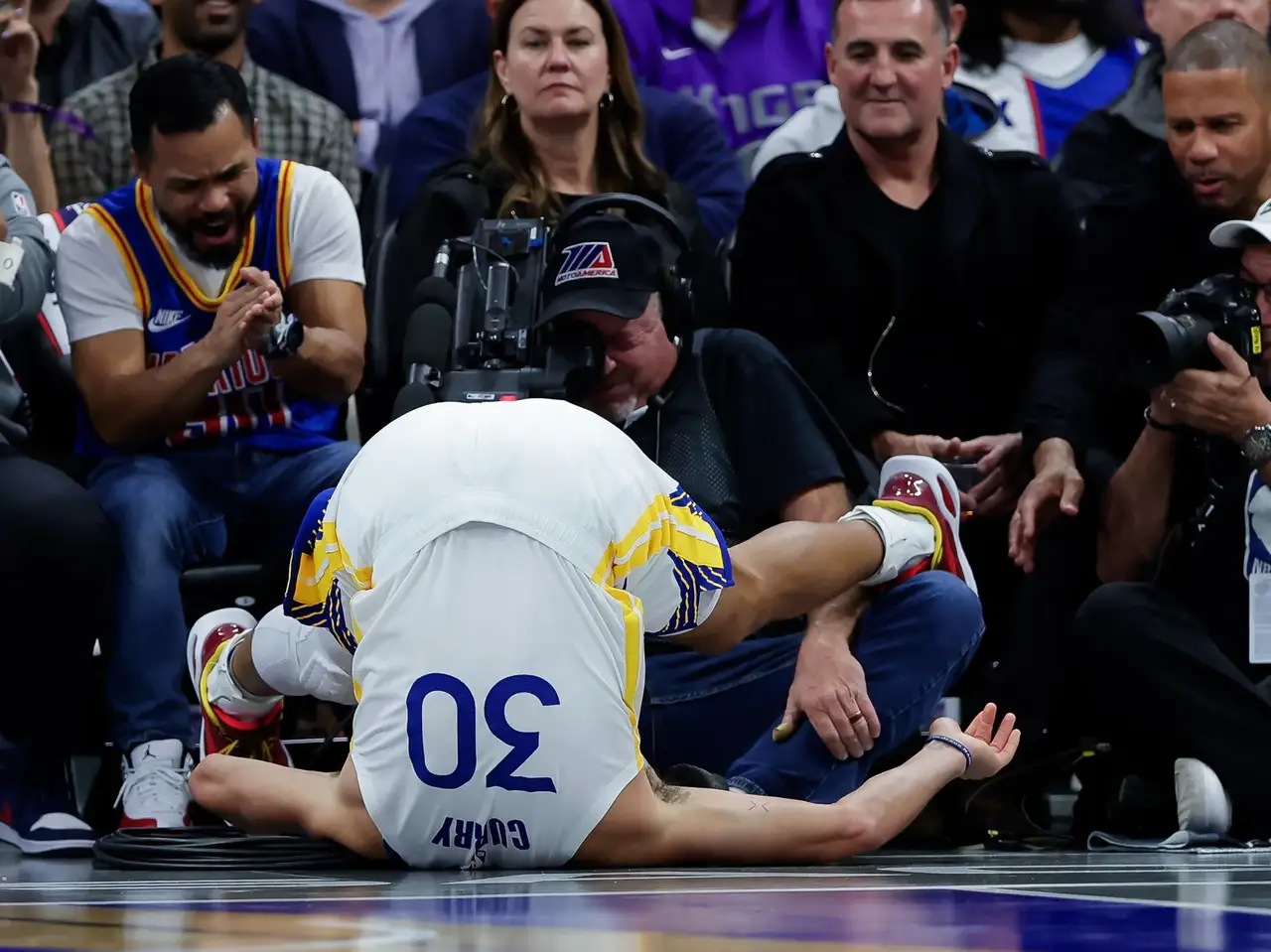 勇士再遭惨败,库里受伤缺阵难以承受失利的简单介绍 勇士再遭惨败,库里受伤缺阵难以承受失利的简单介绍