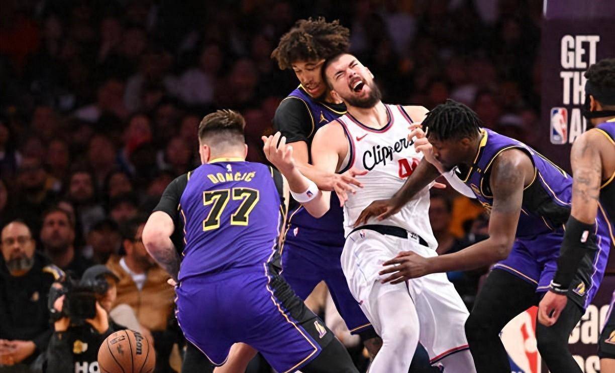 快船大胜勇士!对手四连败态势明显 快船大胜勇士!对手四连败态势明显