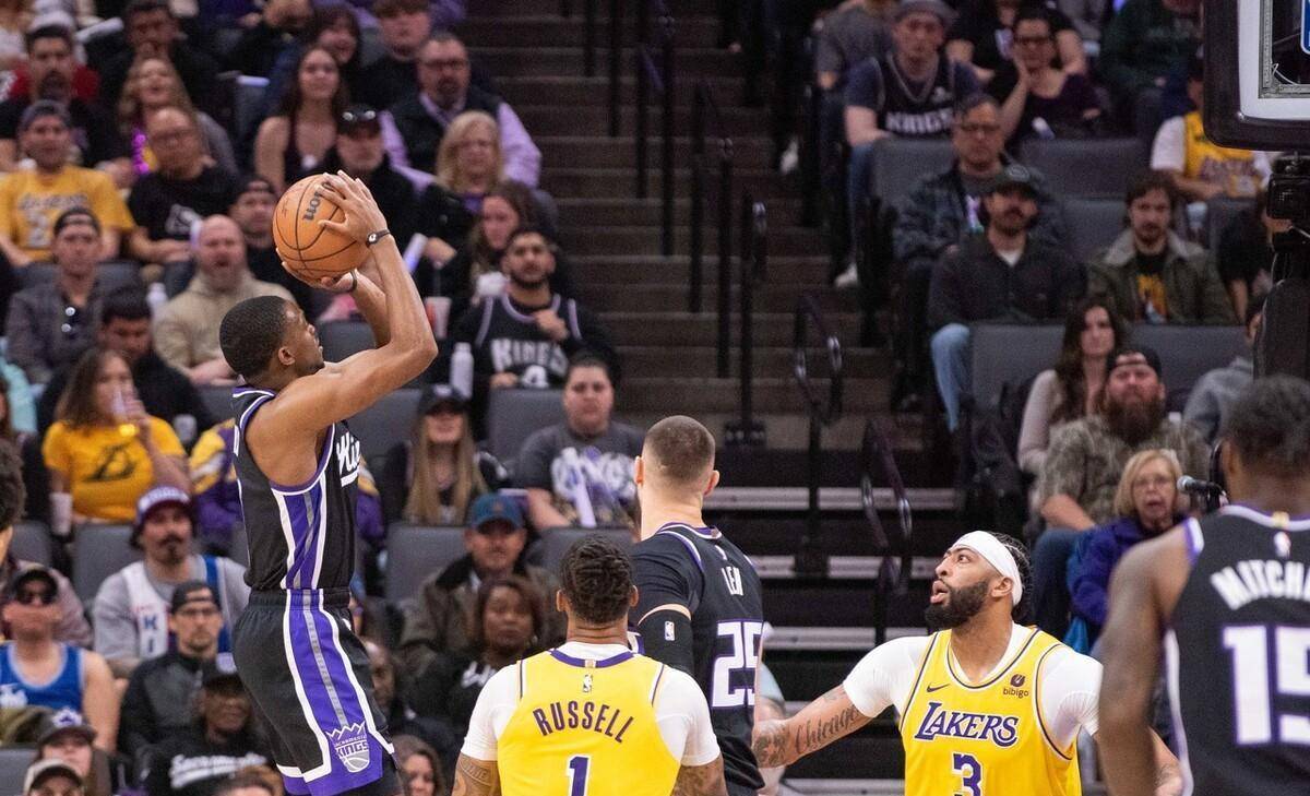 湖人客场击败独行侠,詹姆斯32分 湖人客场击败独行侠,詹姆斯32分