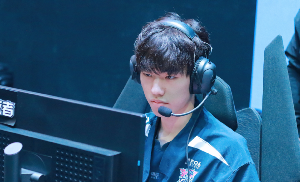 RNG绝杀MAD，Scout单局斩获MVP激烈交锋八强赛，成为赛场最大亮点