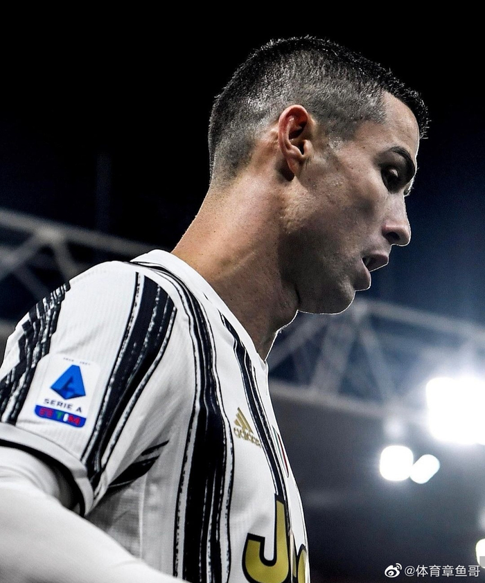 尤文图斯2-1逆转热那亚,C罗传射梅西下课的简单介绍 尤文图斯2-1逆转热那亚,C罗传射梅西下课的简单介绍